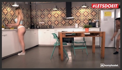 Ăn cũng không yên với thằng anh trai cuồng sex