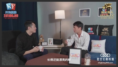 Anh em tốt rủ bạn thân cùng chơi ghẹ của mình