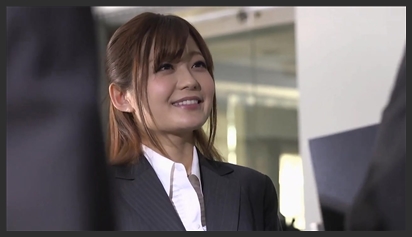 Bấn buồi quá lão sếp biến thái đè em kế toán ra thông lồn