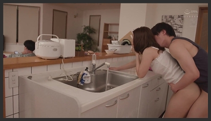 Bí mật hẹn hò với chị dâu ngay cạnh anh trai