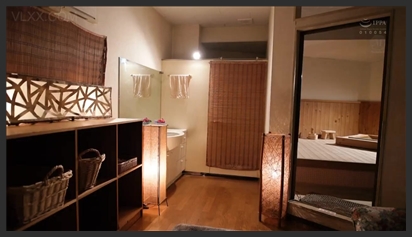 Cặp mông to tròn của mẹ làm con nổi hứng