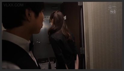 Chàng Sinh Viên Và Cô Nàng Phục Vụ