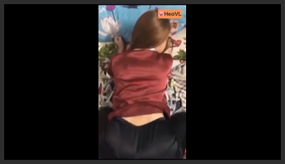 Cho em người yêu ăn chuối thịt gắn bi