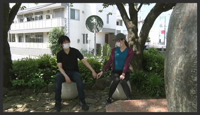 Chuyện tình của Akari Mitani với bạn trai quen qua mạng trong mùa covid