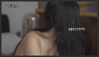 Cô gái loli xinh đẹp và tên biến thái lạ mặt