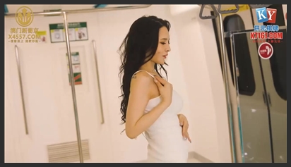 Cơn nứng dâm nữ trên xe điện ngầm 10h đêm