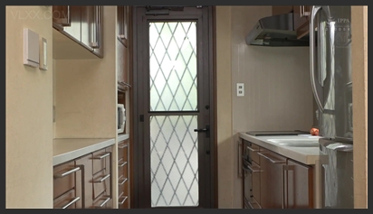 Con rất khó chịu, mẹ