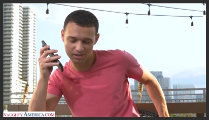 Cứng đơ vì độ dâm của bà dì vú to