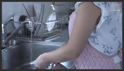 Đợi con trai đi làm, bố sang thịt cô con dâu