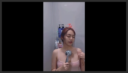 Em dâm muốn anh tắm cho rồi mới nện