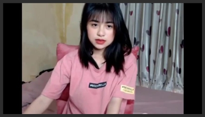 Em gái xinh đẹp khoe hàng khiến bao anh say mê