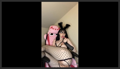 Em tây dâm đút lọt cặc giả gần 20cm