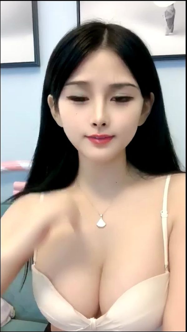 Em Trung thế này thì các bác chấm mấy điểm vào xem lol em ấy luôn nhé