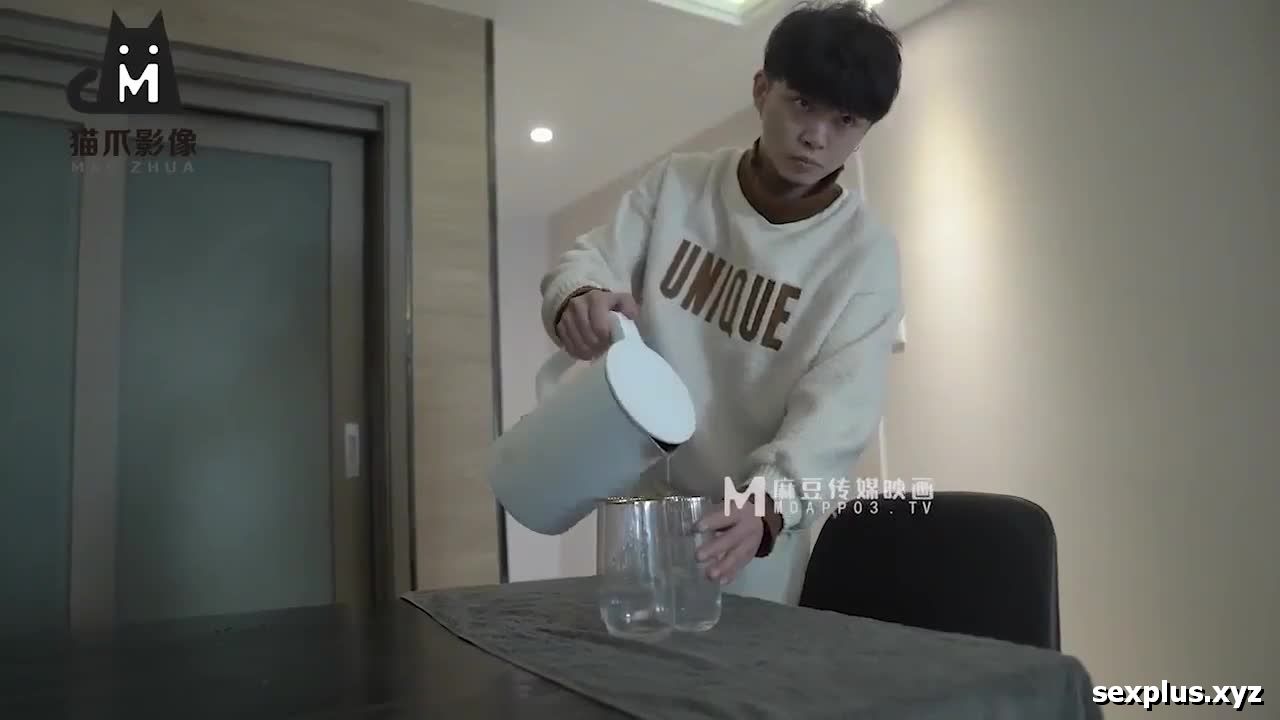 Em gái đang ngủ anh trai loạn luân cùng em gái mới lớn