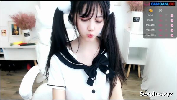 Em nữ sinh mới lớn chat sex thủ dâm