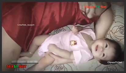 Gái Xinh Cho Con Bú