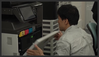 Hiếp dâm em nhân viên tăng ca tối tên bảo vệ trực đêm điên cuồng