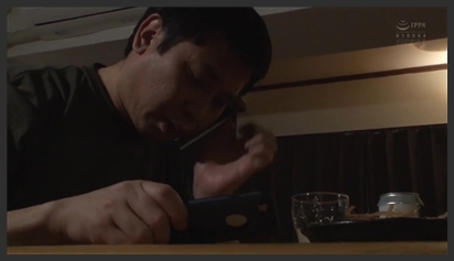 Kẹt trong tháng máy với Eimi Fukada đang bị ướt sủng vì một cơn mưa