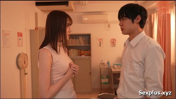 Nữ giáo viên xinh đẹp địt nhau với 2 cậu nam sinh