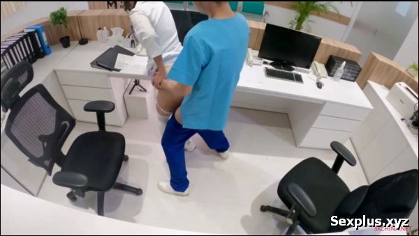 Ngoại tình cùng em đồng nghiệp trong giờ làm sung sướng