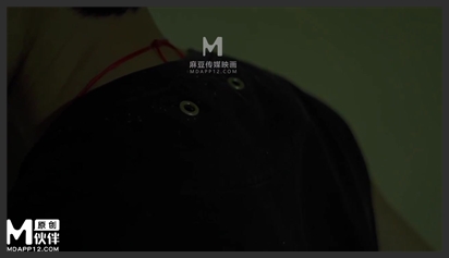 Nhân viên giao hàng và em gái teen ngây thơ