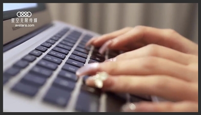 Nổi ham muốn dục vọng khi chăm sóc em gái liệt hai chân