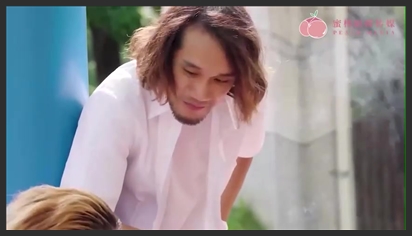 Nữ sinh vú bự bị dụ dỗ trong phòng thay đồ