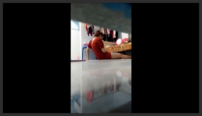 Quay Lén Em Công Nhân Thủ Dâm