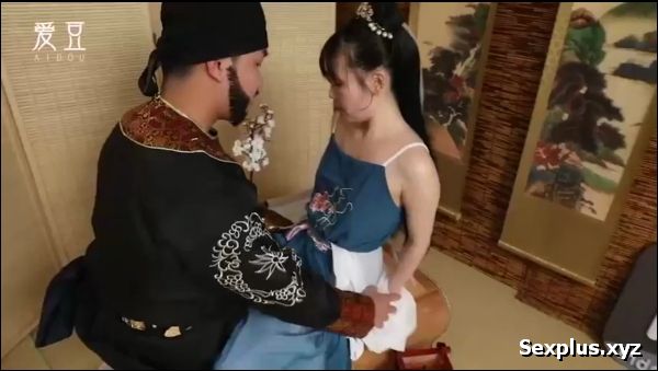 Tên sếp đồi bại địt em thư ký xinh xắn trong ngày đầu năm mới