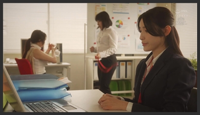 Thanh niên cơ hội khi ngủ chung phòng với cấp trên nữ khó tính đang say xỉn