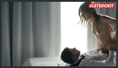 Thoả mãn khi được địt cô người yêu mông to quyến rũ