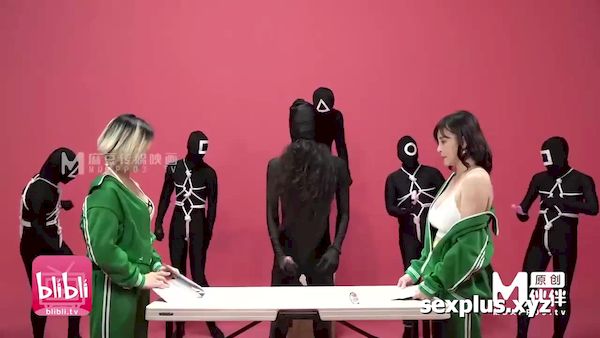 Trò chơi con mực phiên bản sex coi hấp dẫn hơn bản gốc luôn – Phần 2