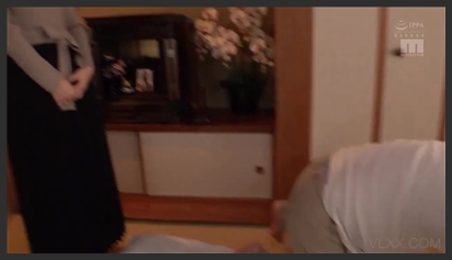 Trở thành nô lệ tình dục cho dượng và em trai từ khi mẹ qua đời