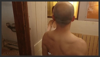 Vê quê thăm nha, chau gai xinh đep bi ông nôi đit vao lôn