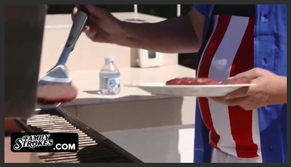 Vị khách may mắn và em nhân viên phục vụ siêu ngon