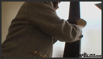 Vợ đi vắng, anh chồng book em gái già về nhà địt