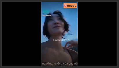 Em rosababy lỗ lồn múp vụng trộm tự sướng trên xe taxi xanh phim sex khong che