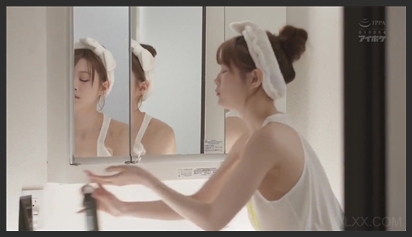 Ở lại trường trú mưa với cô giáo Eimi Fukada phim sex khong che