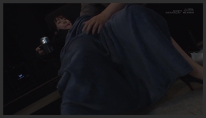 Thanh niên với chiếc đèn thôi miên, biến cô nàng cạnh nhà thành người tình phim sex khong che